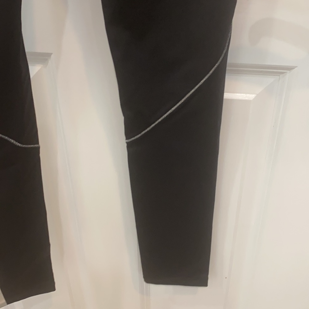 Performance Leggings - image 4